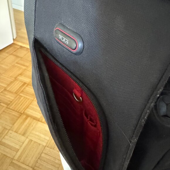 Sling Bag Backpack Tumi Tech Barse Basecamp Transit  Black with Red Interior - Picture 5 of 13